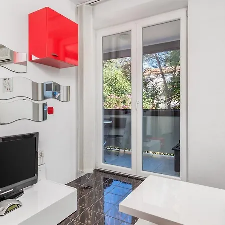 Rona Zizi Apartment *